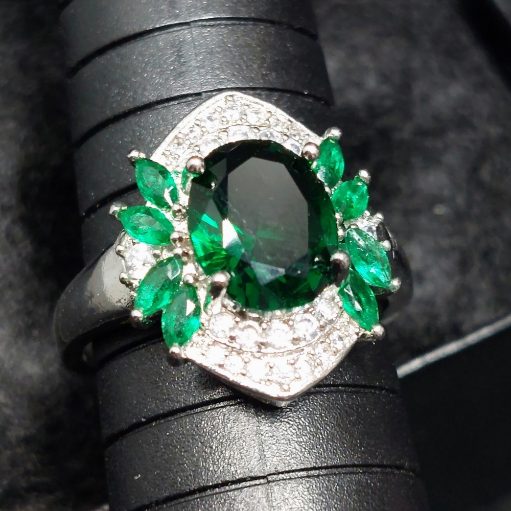 Oval Marquise Green/Clear Round Faceted Lab CZs 925 Shield Dinner Ring Size 8.5